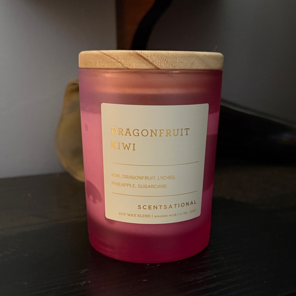 Scentsational Dragonfruit Kiwi Pink Candle
